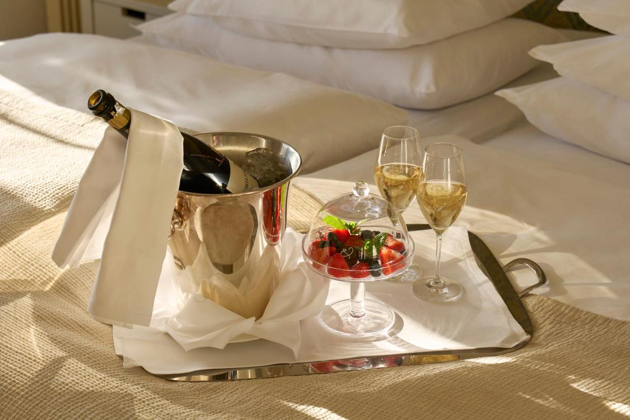 Hotel Diplomat Estocolmo Exterior foto Room service