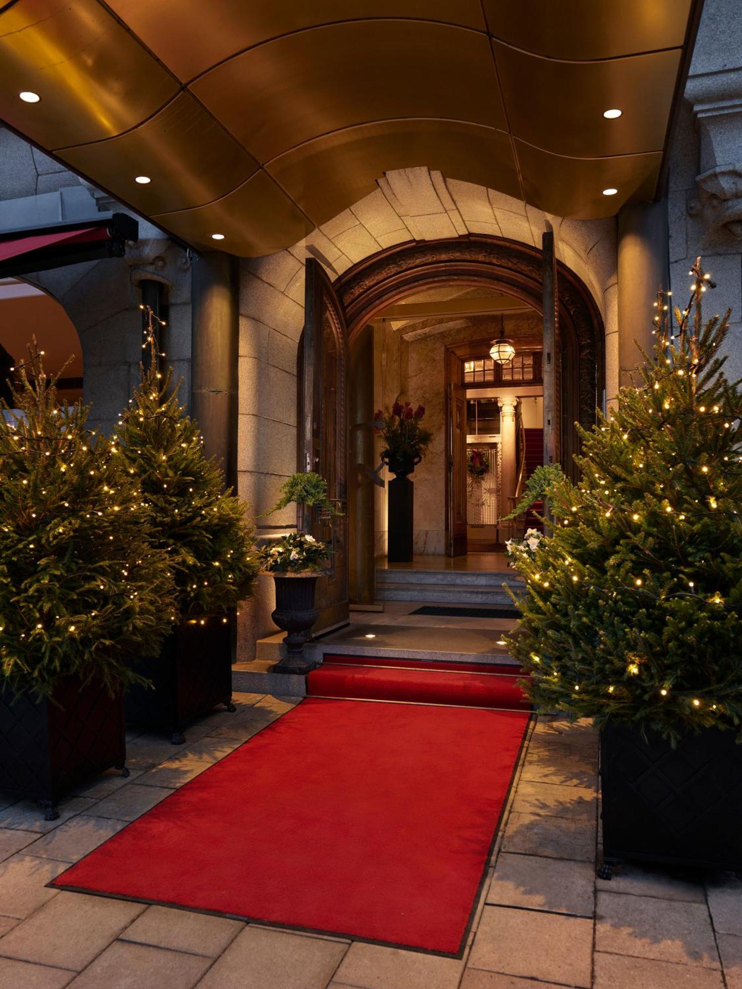Hotel Diplomat Estocolmo Exterior foto Entrance to the hotel